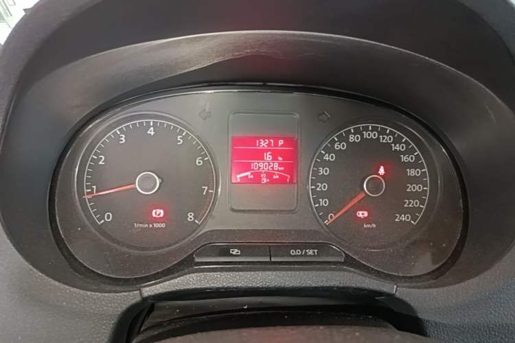 Used Volkswagen Polo 2011 1.6L Automatic ZhiShang Version Odometer Close Up