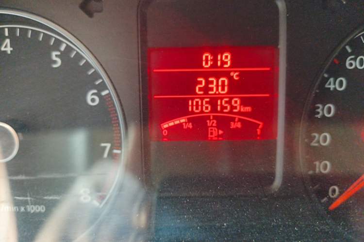 Used Volkswagen Polo 2011 1.4L Manual ZhiShang Edition Odometer Close Up