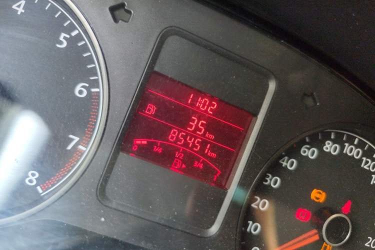 Used Volkswagen Polo 2011 1.6L Manual ZhiShang Edition Odometer Close Up