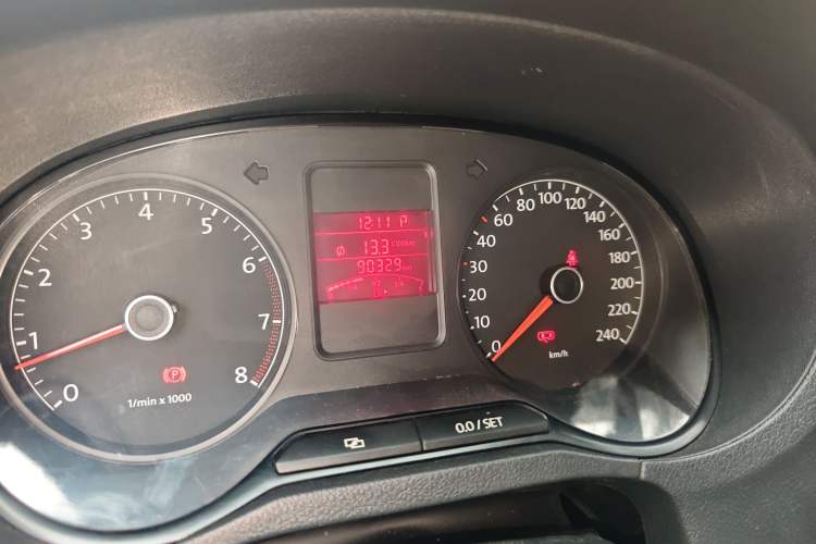 Used Volkswagen Polo 2011 1.4L Automatic ZhiShang Version Odometer Close Up