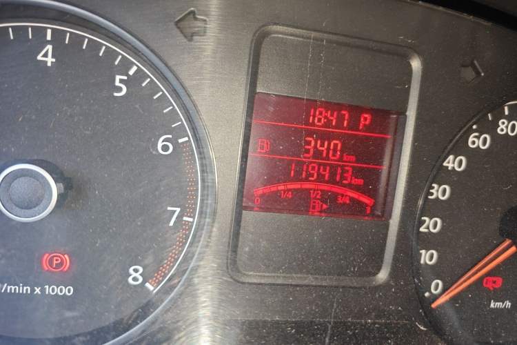 Used Volkswagen Polo 2011 1.6L Automatic ZhiKu Edition Odometer Close Up