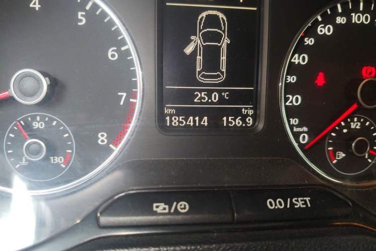 Used Volkswagen Polo 2011 1.6L Automatic ZhiKu Edition Odometer Close Up