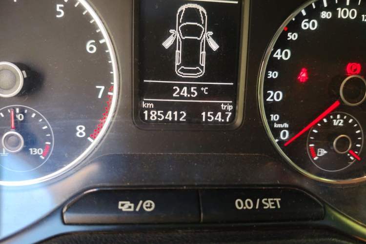 Used Volkswagen Polo 2011 1.6L Automatic ZhiKu Edition Odometer Close Up
