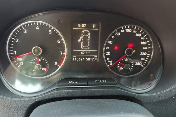 Used Volkswagen Polo 2011 1.6L Automatic ZhiShang Version Odometer Close Up