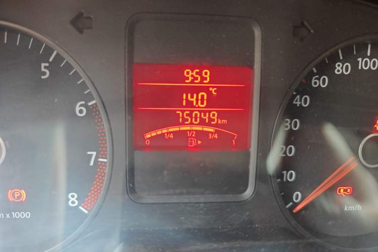 Used Volkswagen Polo 2011 1.4L Manual ZhiLe Edition Odometer Close Up