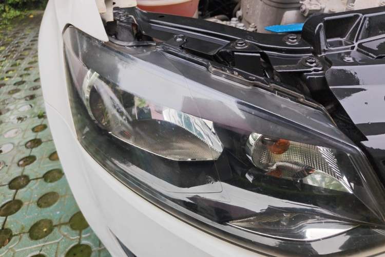 Used Volkswagen Polo 2011 1.6L Manual ZhiShang Edition Right Front Headlight