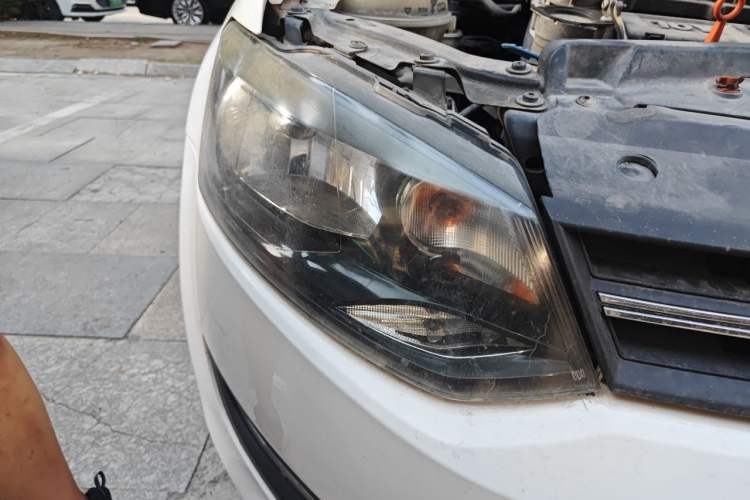 Used Volkswagen Polo 2011 1.4L Automatic ZhiCool Edition Right Front Headlight