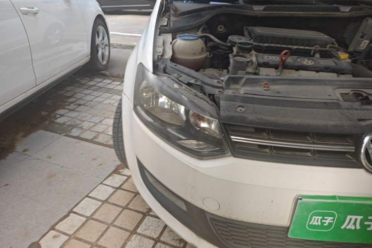 Used Volkswagen Polo 2011 1.6L Automatic ZhiShang Version Right Front Headlight