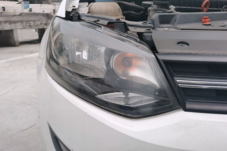 Used Volkswagen Polo 2011 1.6L Manual ZhiShang Edition Right Front Headlight
