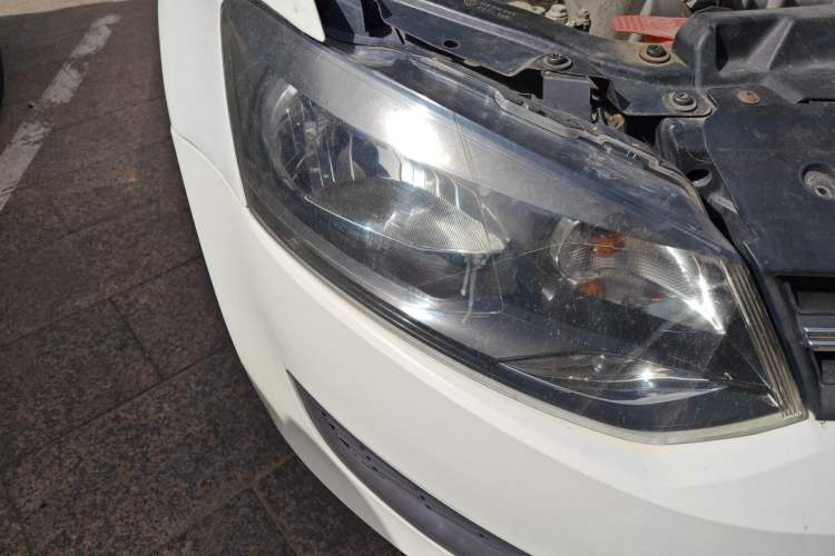 Used Volkswagen Polo 2011 1.4L Manual ZhiLe Edition Right Front Headlight