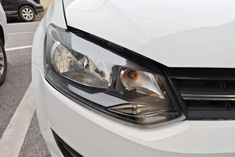 Used Volkswagen Polo 2011 1.6L Manual ZhiShang Edition Right Front Headlight