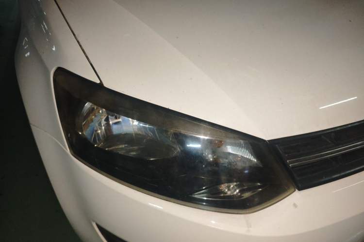 Used Volkswagen Polo 2011 1.6L Automatic ZhiShang Version Right Front Headlight