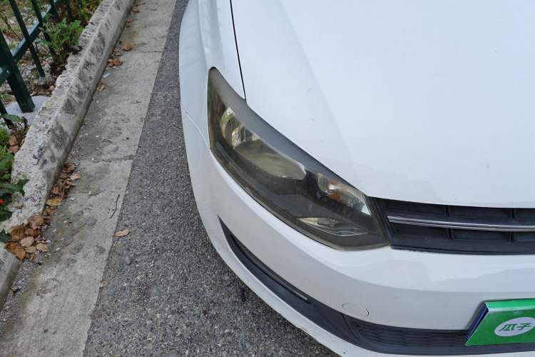 Used Volkswagen Polo 2011 1.4L Automatic ZhiShang Version Right Front Headlight