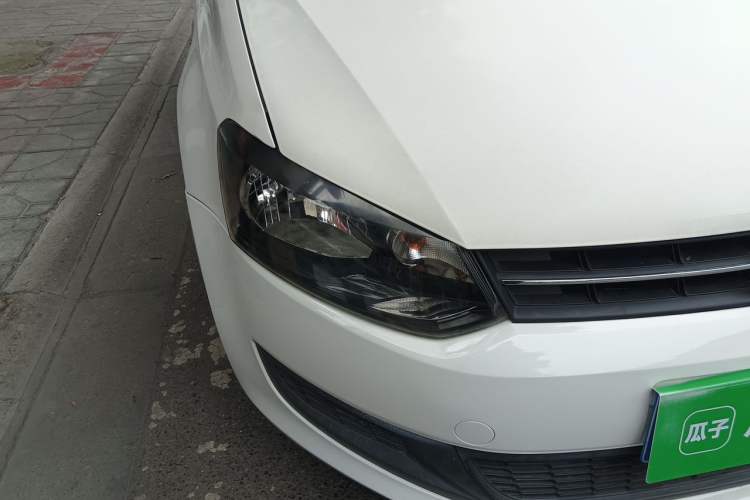 Used Volkswagen Polo 2011 1.4L Manual ZhiLe Edition Right Front Headlight