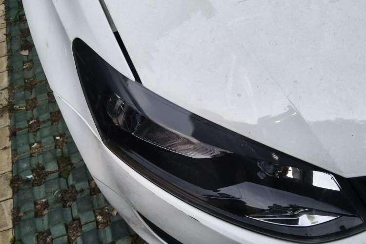 Used Volkswagen Polo 2011 1.6L Manual ZhiShang Edition Right Front Headlight
