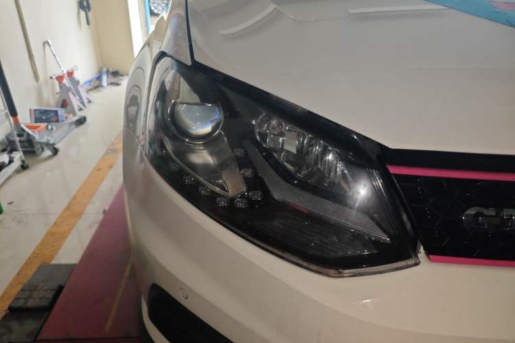 Used Volkswagen Polo 2011 1.4L Automatic ZhiCool Edition Right Front Headlight