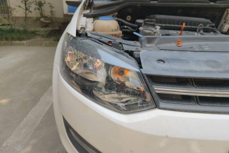 Used Volkswagen Polo 2011 1.4L Automatic ZhiShang Version Right Front Headlight