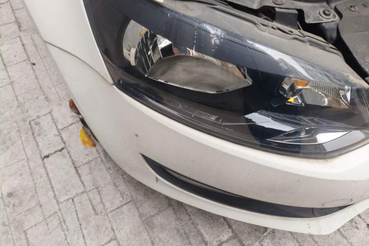 Used Volkswagen Polo 2011 1.6L Automatic ZhiShang Version Right Front Headlight