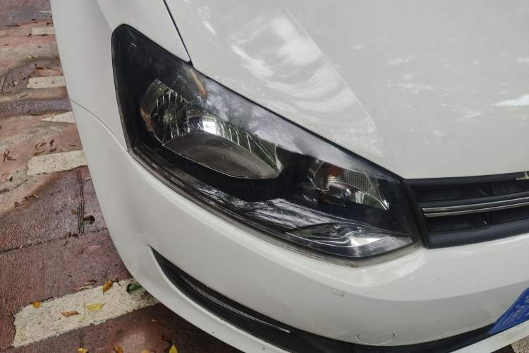 Used Volkswagen Polo 2011 1.6L Automatic ZhiShang Version Right Front Headlight