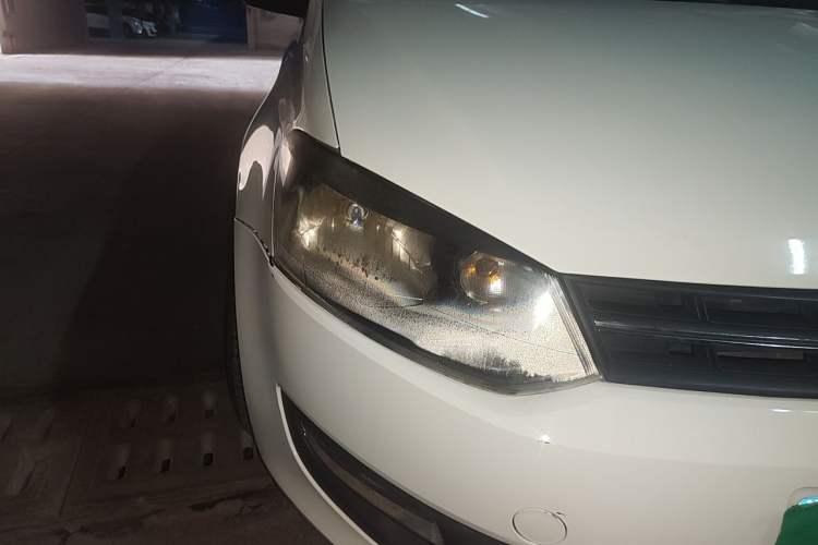 Used Volkswagen Polo 2011 1.4L Automatic ZhiShang Version Right Front Headlight