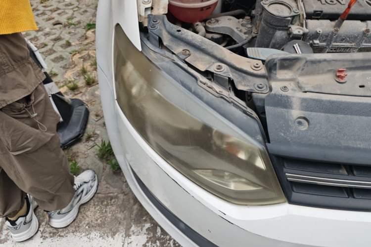 Used Volkswagen Polo 2011 1.6L Manual ZhiShang Edition Right Front Headlight