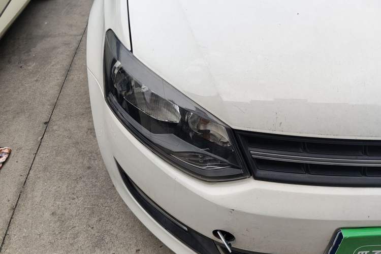 Used Volkswagen Polo 2011 1.6L Automatic ZhiShang Version Right Front Headlight