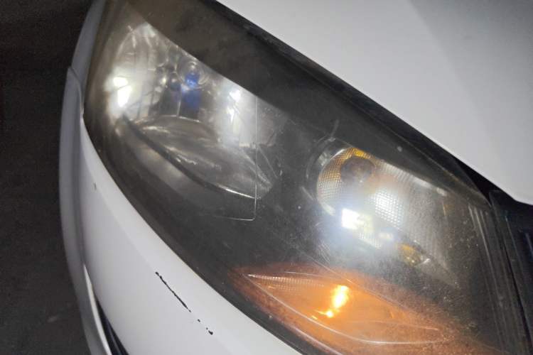 Used Volkswagen Polo 2011 1.6L Automatic ZhiShang Version Right Front Headlight