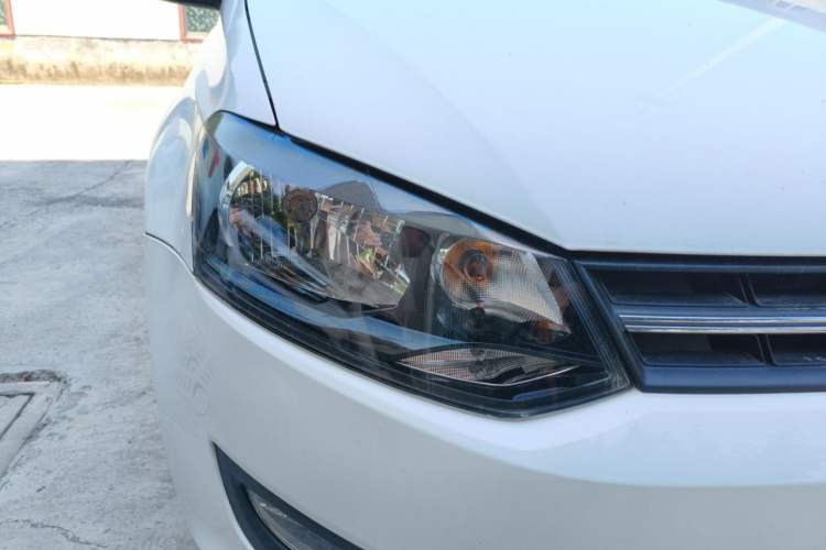 Used Volkswagen Polo 2011 1.4L Automatic ZhiShang Version Right Front Headlight
