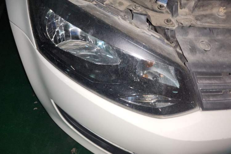 Used Volkswagen Polo 2011 1.6L Automatic ZhiShang Version Right Front Headlight