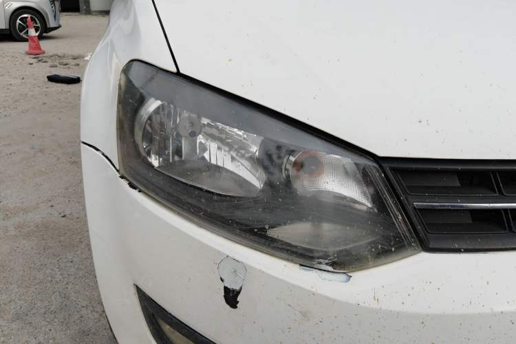 Used Volkswagen Polo 2011 1.6L Manual ZhiShang Edition Right Front Headlight