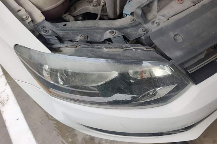 Used Volkswagen Polo 2011 1.6L Automatic ZhiShang Version Right Front Headlight