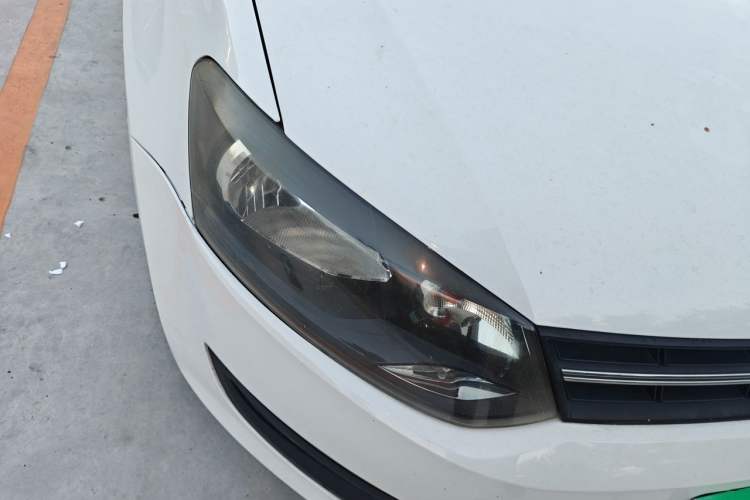 Used Volkswagen Polo 2011 1.6L Automatic ZhiKu Edition Right Front Headlight