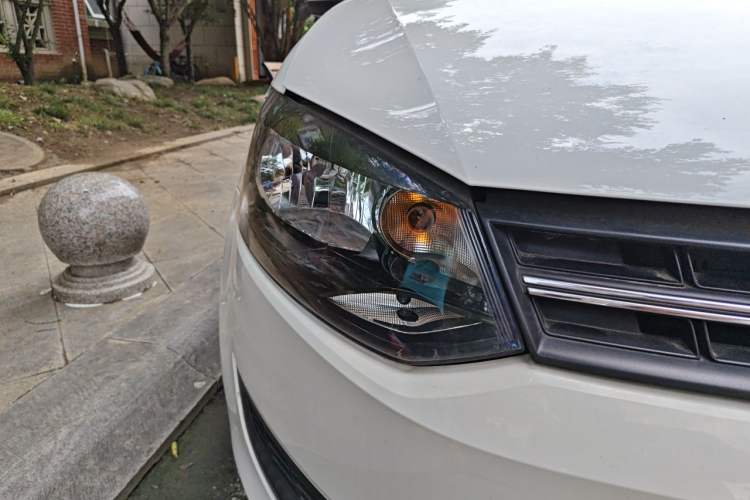 Used Volkswagen Polo 2011 1.4L Manual ZhiLe Edition Right Front Headlight