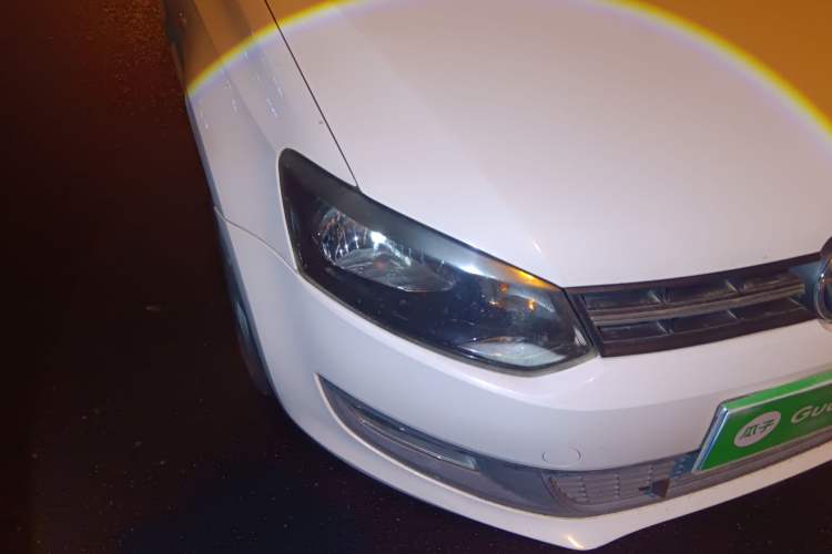 Used Volkswagen Polo 2011 1.6L Manual ZhiShang Edition Right Front Headlight