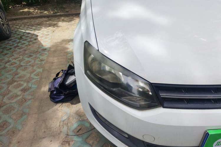 Used Volkswagen Polo 2011 1.6L Automatic ZhiShang Version Right Front Headlight