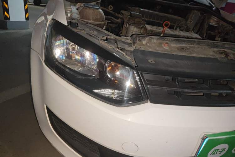 Used Volkswagen Polo 2011 1.4L Manual ZhiLe Edition Right Front Headlight
