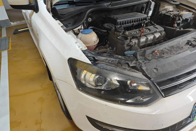 Used Volkswagen Polo 2011 1.4L Automatic ZhiCool Edition Right Front Headlight