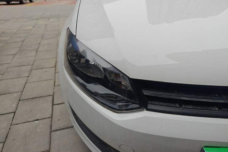 Used Volkswagen Polo 2011 1.4L Manual ZhiLe Edition Right Front Headlight