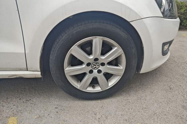Used Volkswagen Polo 2011 1.6L Automatic ZhiKu Edition Right Front Wheel Hub
