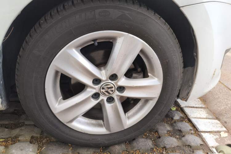Used Volkswagen Polo 2011 1.6L Automatic ZhiShang Version Right Front Wheel Hub