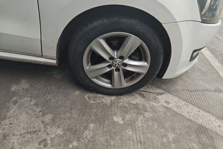 Used Volkswagen Polo 2011 1.6L Automatic ZhiShang Version Right Front Wheel Hub