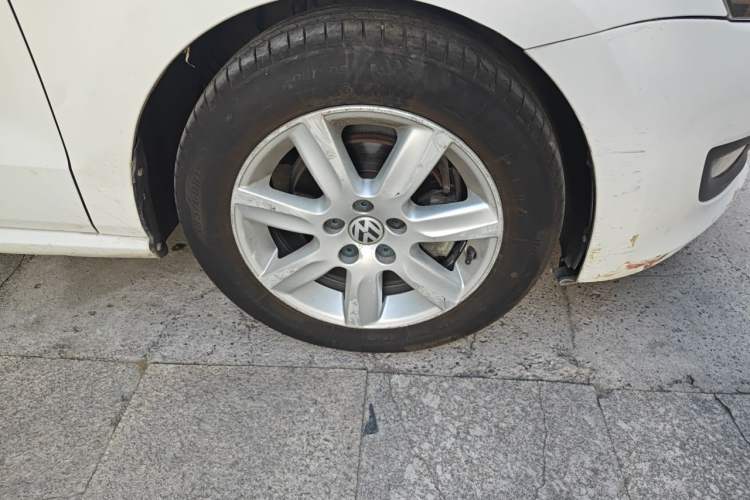 Used Volkswagen Polo 2011 1.4L Automatic ZhiCool Edition Right Front Wheel Hub
