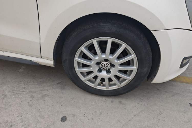 Used Volkswagen Polo 2011 1.6L Automatic ZhiShang Version Right Front Wheel Hub