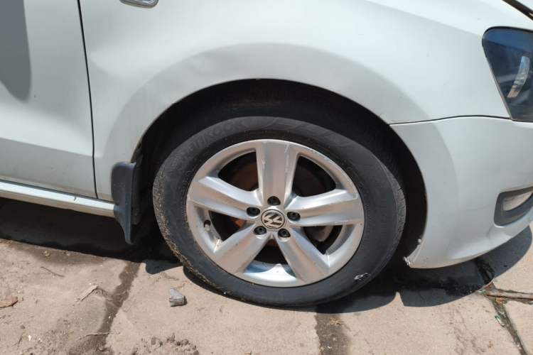 Used Volkswagen Polo 2011 1.6L Automatic ZhiShang Version Right Front Wheel Hub