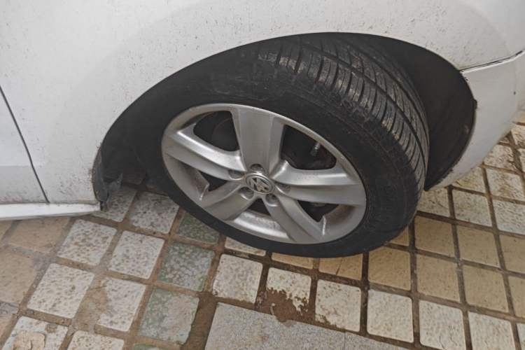 Used Volkswagen Polo 2011 1.6L Automatic ZhiShang Version Right Front Wheel Hub