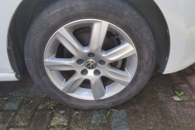 Used Volkswagen Polo 2011 1.6L Automatic ZhiKu Edition Right Front Wheel Hub