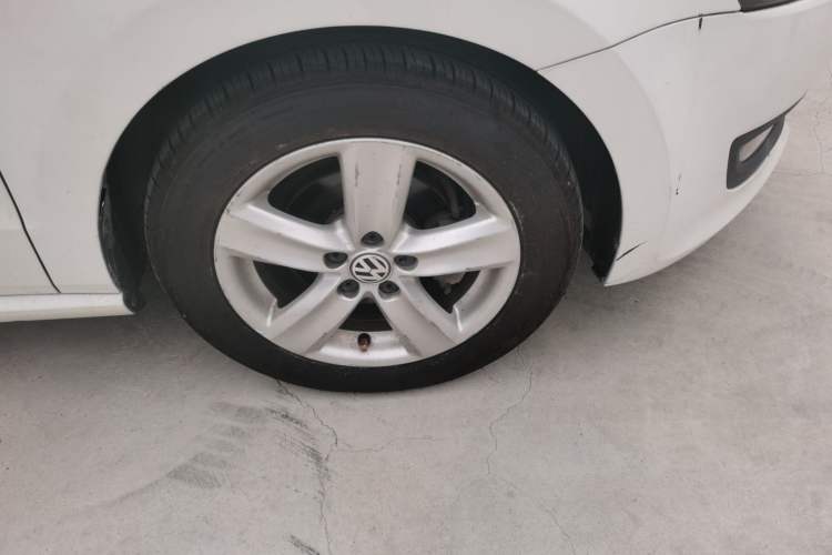 Used Volkswagen Polo 2011 1.6L Manual ZhiShang Edition Right Front Wheel Hub