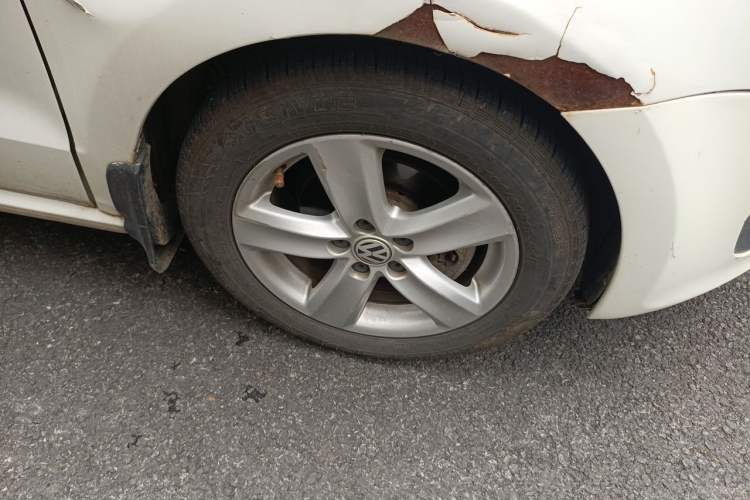 Used Volkswagen Polo 2011 1.4L Automatic ZhiShang Version Right Front Wheel Hub