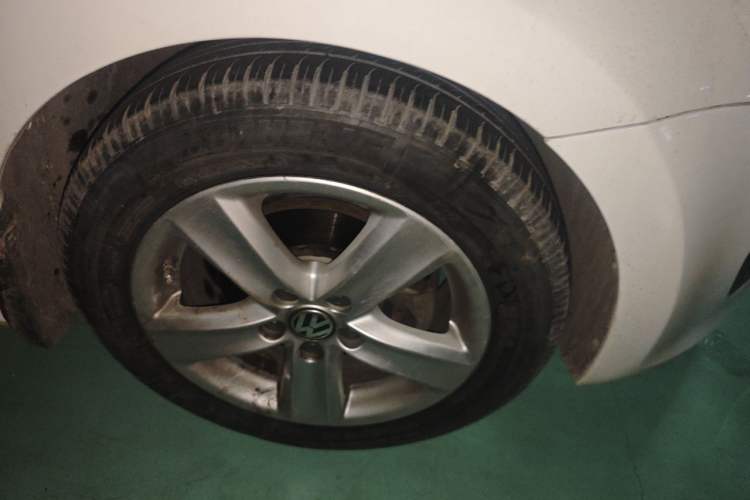 Used Volkswagen Polo 2011 1.6L Automatic ZhiShang Version Right Front Wheel Hub