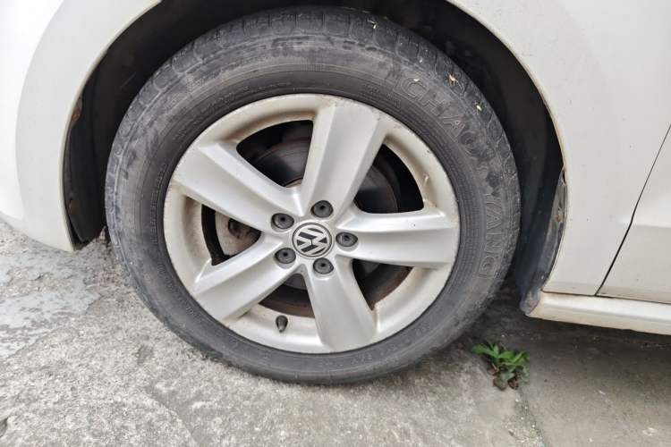Used Volkswagen Polo 2011 1.6L Automatic ZhiShang Version Right Front Wheel Hub